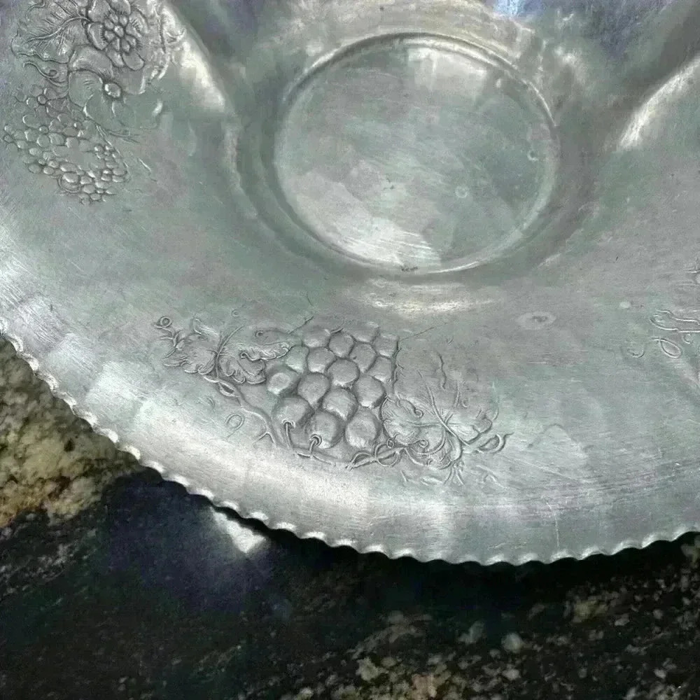 Vintage Cromwell Hand Wrought Hammered Aluminum Basket W/fruit Designs&Handle! - Picture 3 of 16